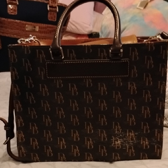 VTG Dooney & Bourke Camel & Brown Vacchetta Leather Monogram Handbag Crossbody - Picture 6 of 15